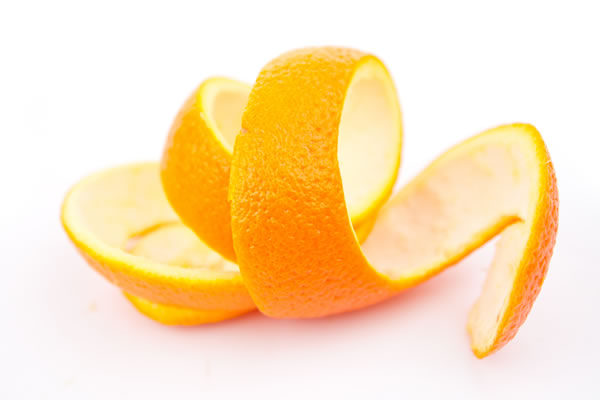 Não jogue fora! Descubra 17 utilidades para as cascas de laranjas